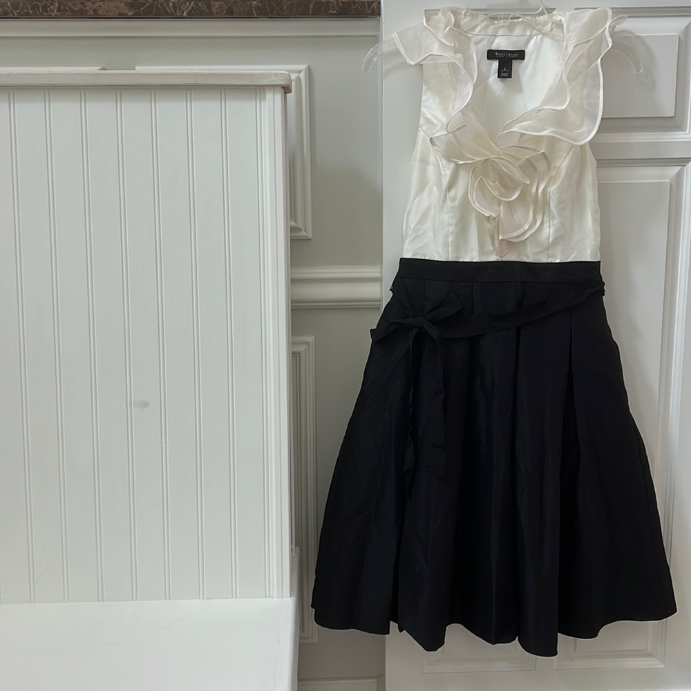 Stunning White House Black Market cocktail dress